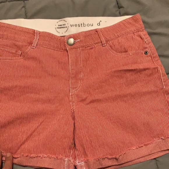 Purses, sweaters, jeans, shirts, shoes, and much more… - Picture 10 of 17